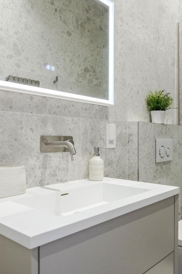 Beautiful 2 Bedrooms Split Level Fulham Apartment London Eksteriør billede